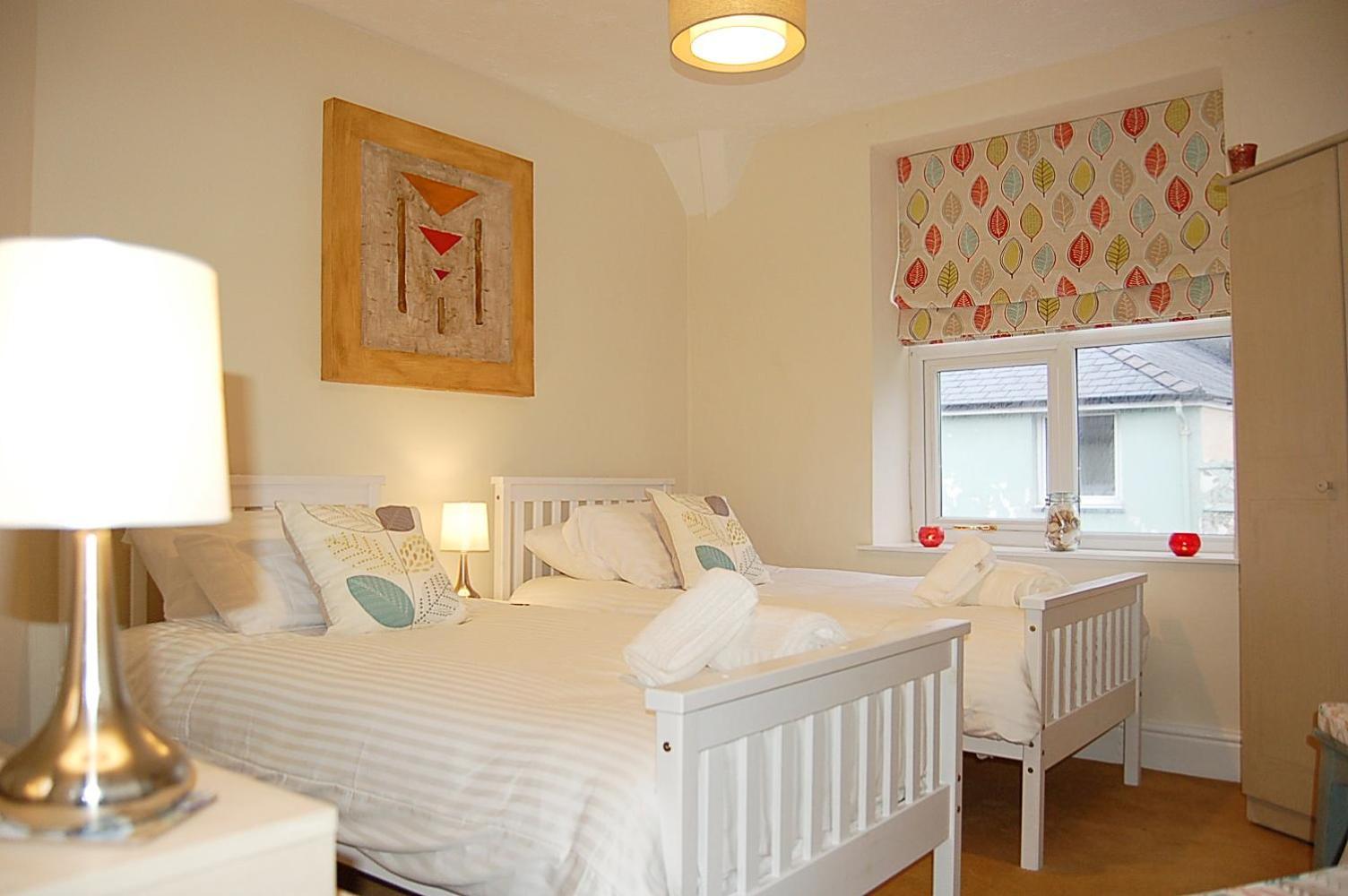 Saint Cadfans Lodge Tywyn Room photo