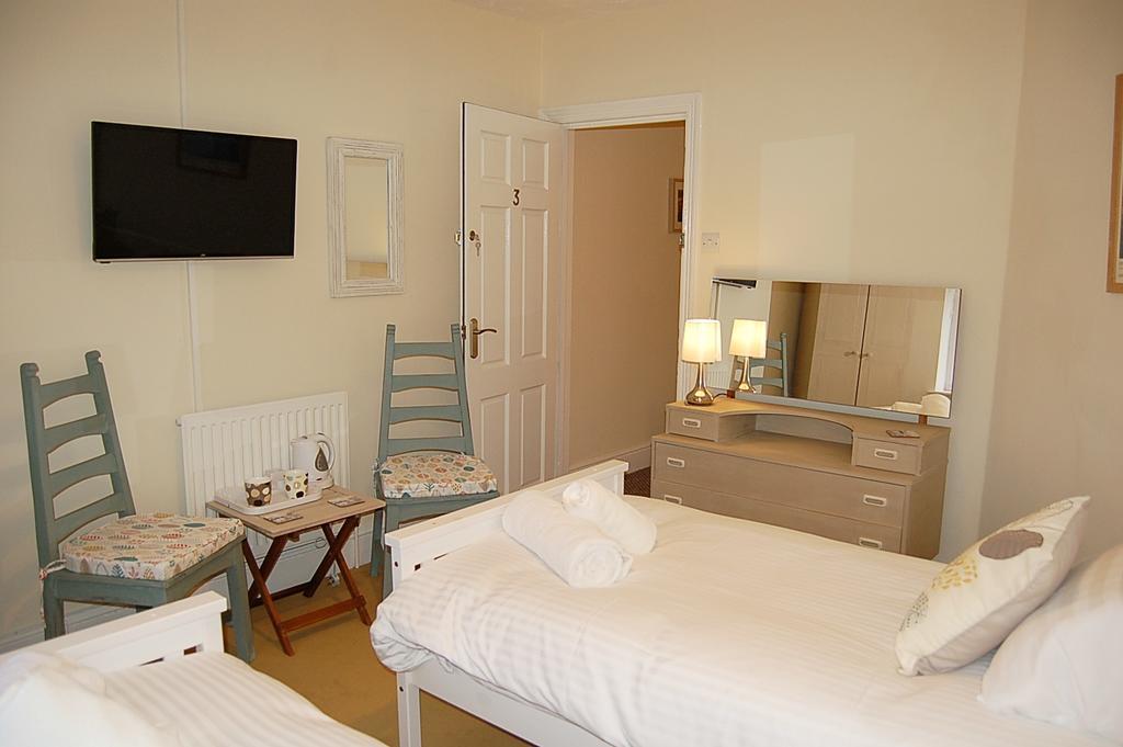 Saint Cadfans Lodge Tywyn Room photo
