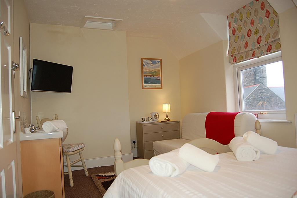 Saint Cadfans Lodge Tywyn Room photo