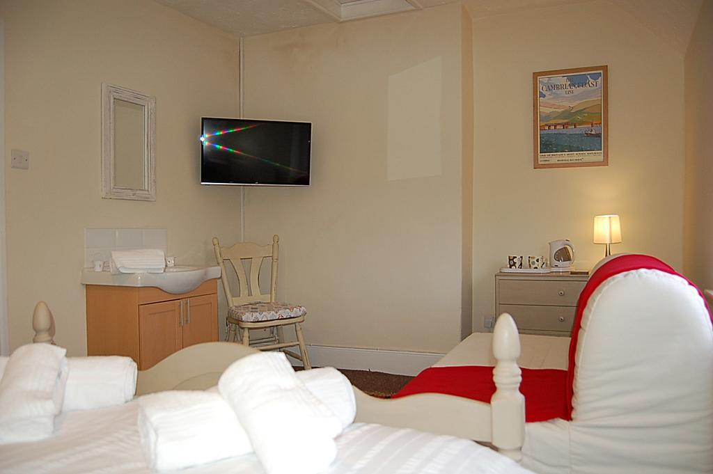 Saint Cadfans Lodge Tywyn Room photo
