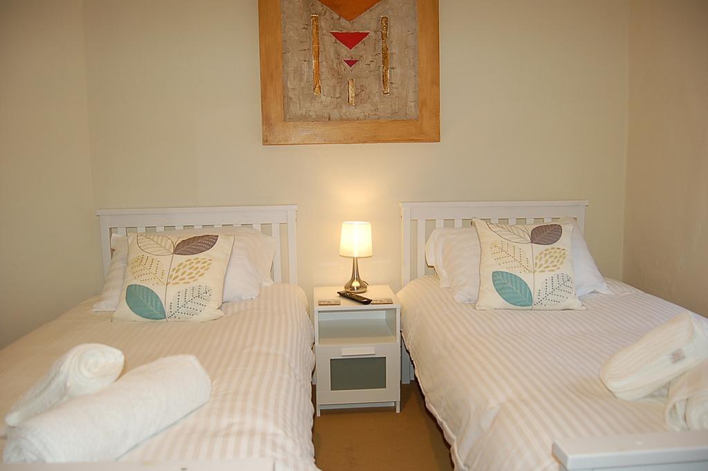Saint Cadfans Lodge Tywyn Room photo