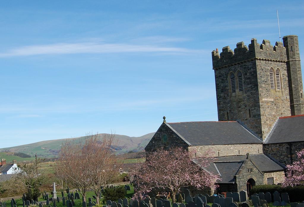 Saint Cadfans Lodge Tywyn Exterior photo